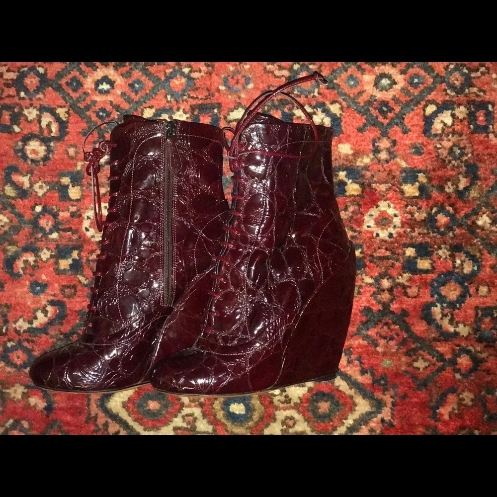 🔥Alaïa patent wedge booties! RARE